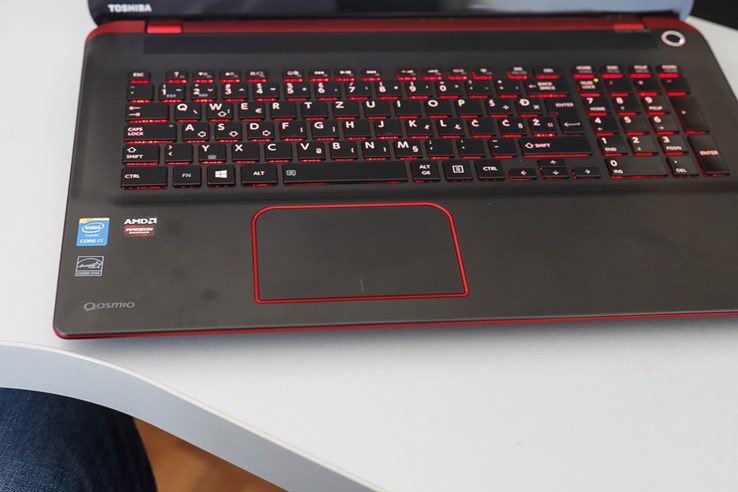Toshiba Qosmio x70-A-12x recenzija  (6 of 11).jpg